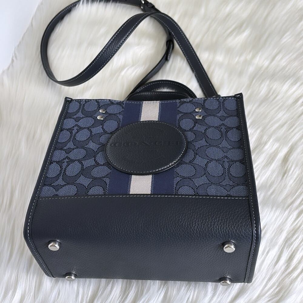NWT Coach Dempsey Tote Bag 22 In Signature Jacquard With Stripe And Coach Patch - Picture 11 of 13